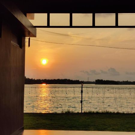 Apartament Wind &Waves Kollam Zewnętrze zdjęcie